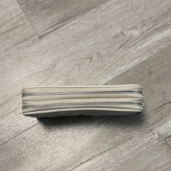 Chic Cream Quilted Wallet - Picture 2 of 3